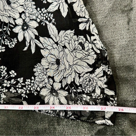 Vince Camuto sleeveless blouse - Picture 5 of 6